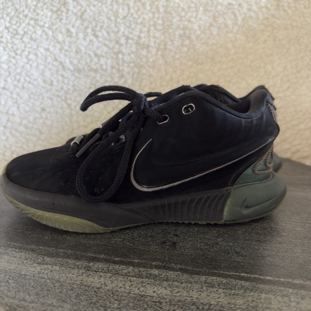 Nike Kids LeBron 21 Low Top Lace-Up Sneaker‎ Black Iron Grey Shoes Size 4Y
